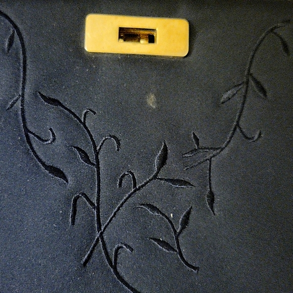 Small evening bag with detachable strap - Picture 3 of 7